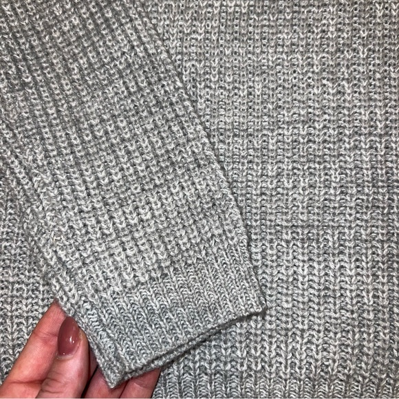 Forever 21 Sweater. - Picture 2 of 4